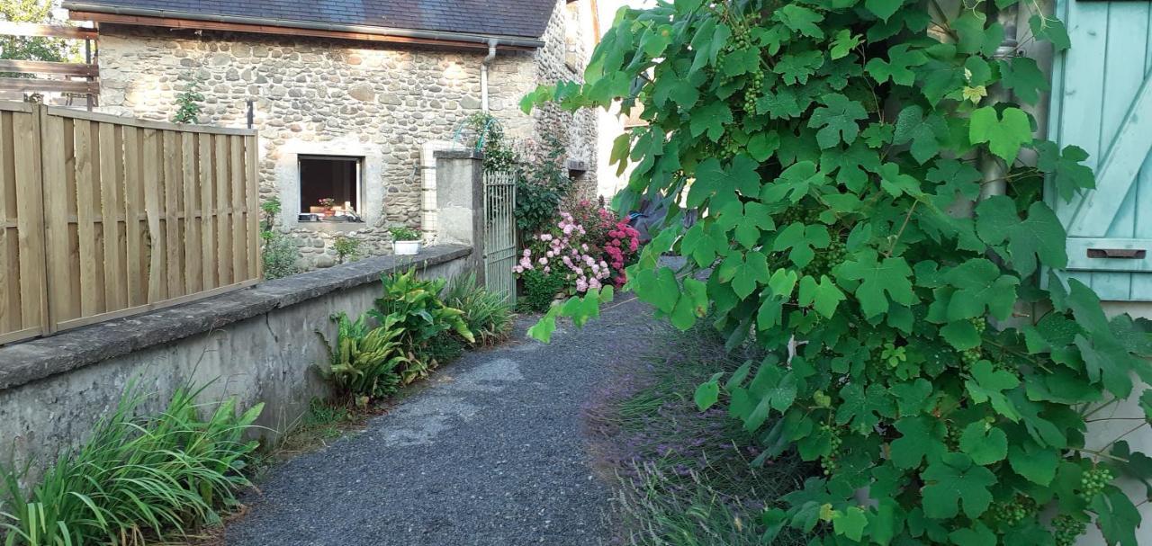 Gite Les Petits Chemins Ledeuix Exterior foto