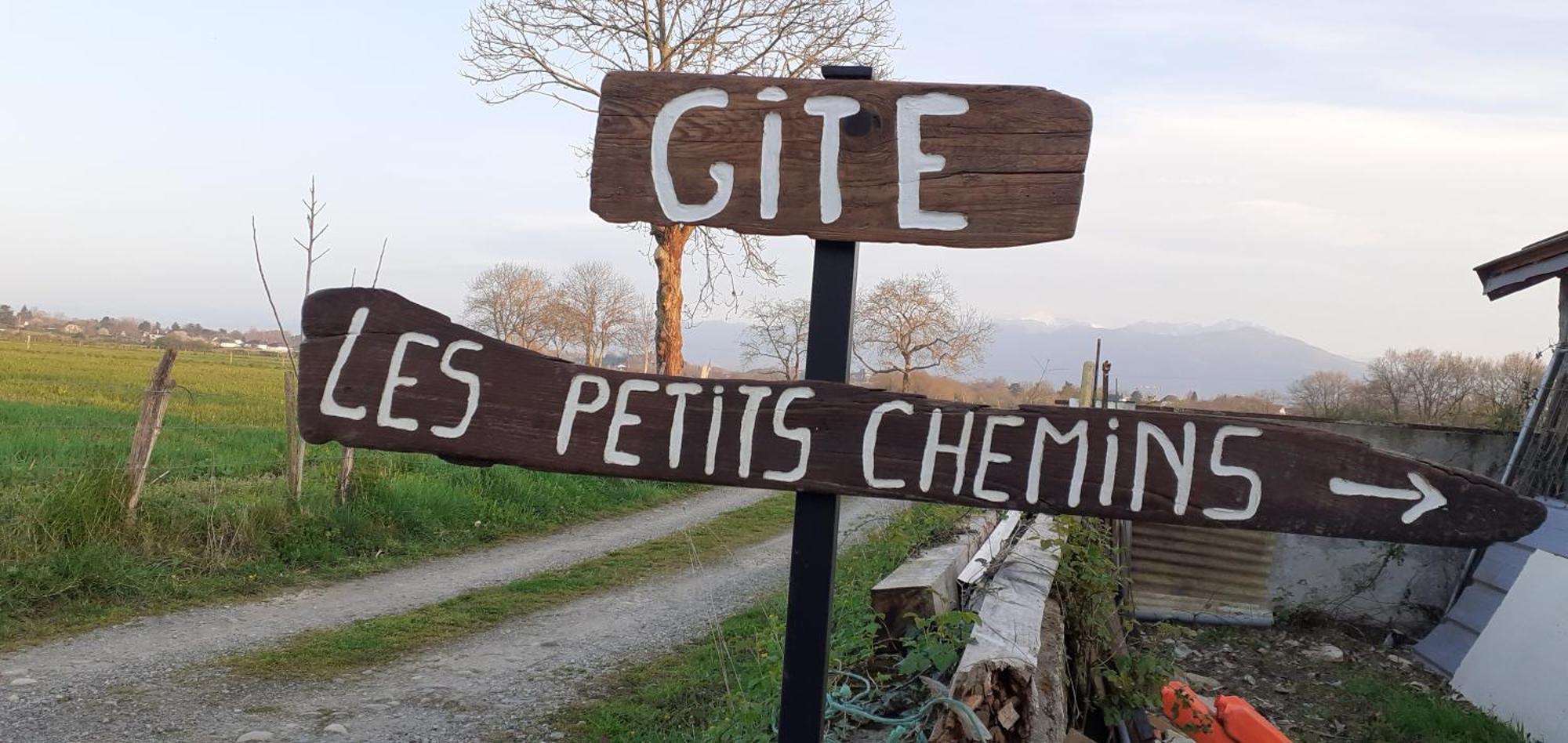 Gite Les Petits Chemins Ledeuix Zimmer foto